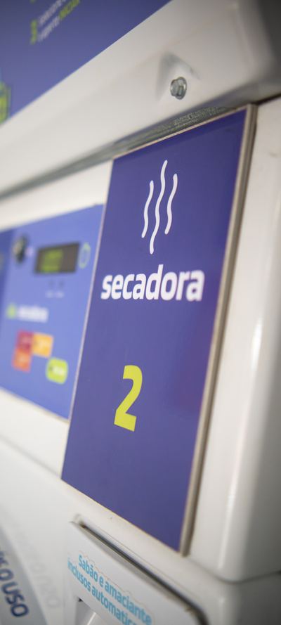 Painel da secadora 2 da Lavô, com os botões de temperatura e o visor de tempo
